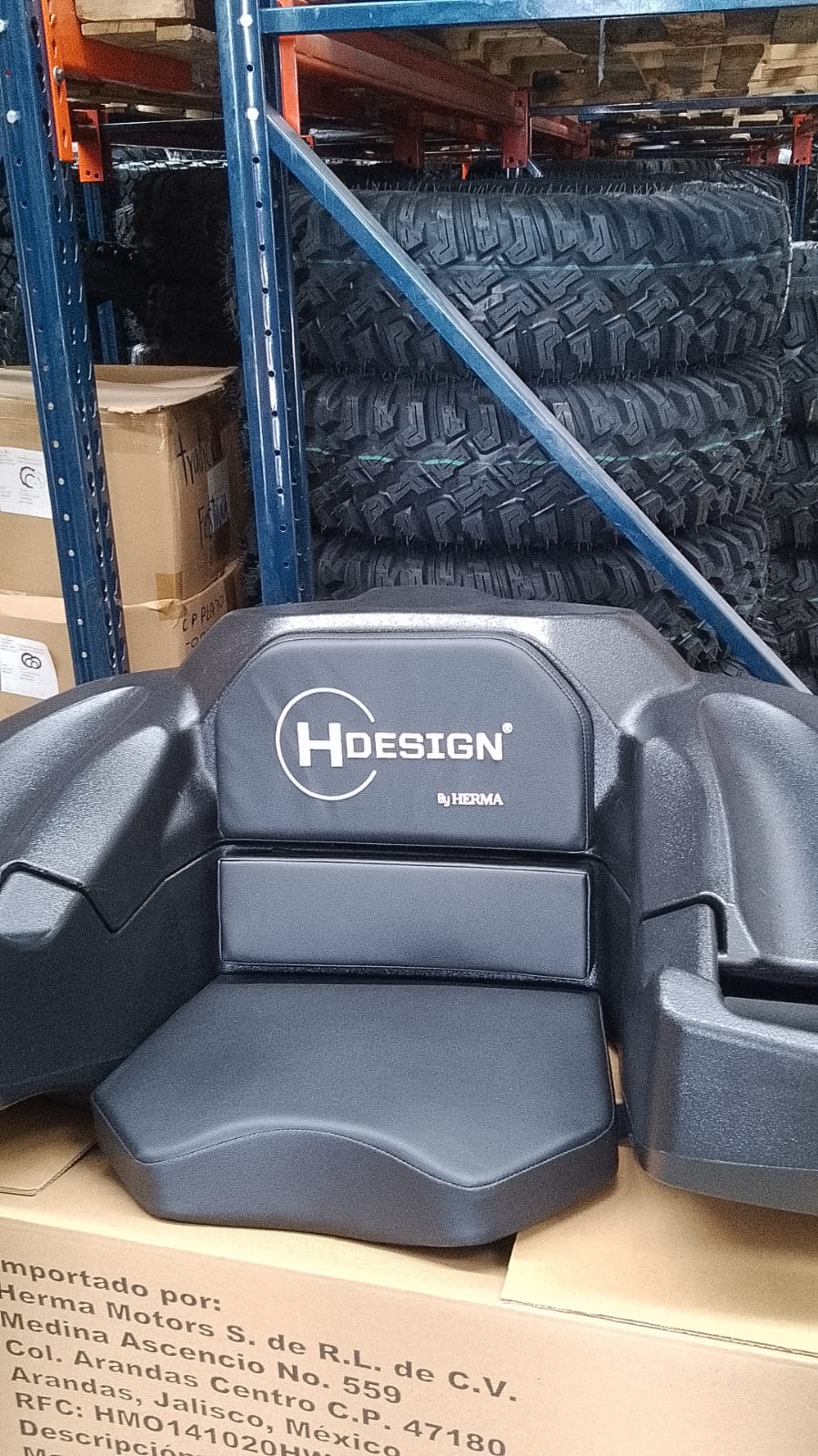 Maletero con asiento H Design