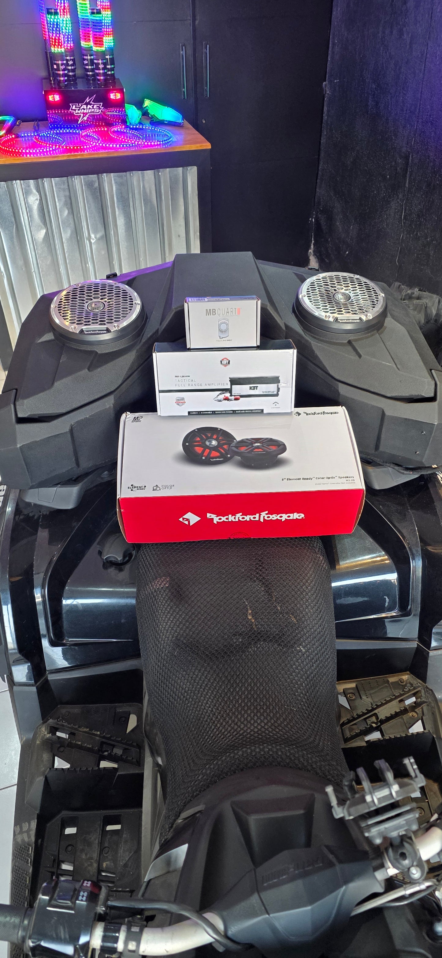 Maletero Raptor 8 Con 2 Bocinas 8 Rockford Fosgate